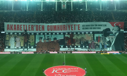 Beşiktaş Tüpraş Stadyumu’nda göz yaşartan kareografi!
