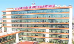 Sağlıkta şiddet bitmiyor: Antalya'da hasta yakınları doktoru darp etti
