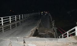 Balıkesir'de şiddetli yağış sonrası köprü çöktü