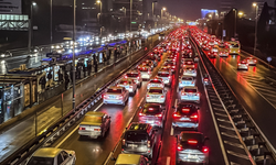 İstanbul'da trafik akmıyor, yoğunluğu yüzde 80!