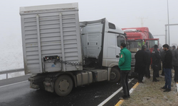 Ardahan'da zincirleme tır kazası  iki tır çarpıştı trafik aksadı