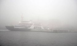 Çanakkale Boğazı sisle kaplandı, deniz trafiği durdu
