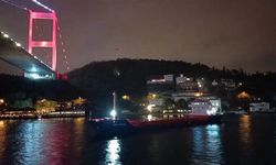 İstanbul Boğazı'nda hareketli saatler! Gemi trafiği kesildi