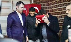 Murat Kurum şehit ailesini ziyaret etti