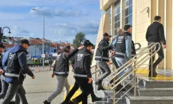 İzmir'deki milyar dolarlık  operasyonda 4 memur tutuklandı!