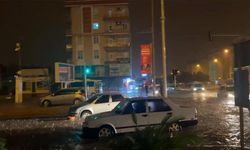 Antalya'da şiddetli yağmur hayatı durdurdu!