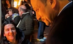 Hamza Dağ, İzmir'de barlar sokağında vatandaşlarla sohbet etti