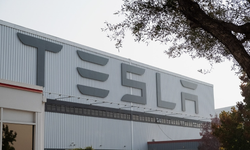 Tesla Almanya'daki fabrikasında çalışan 400 kişiyi işten çıkaracak!