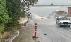 Şiddetli fırtına İstanbul trafiğini etkiledi