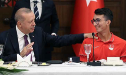 Cumhurbaşkanı Erdoğan Mete Gazoz'u tebrik etti