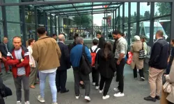 Yenikapı-Hacıosman metro hattında genç kız raylara atladı