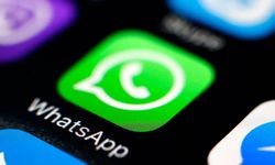 WhatsApp’a ultra karanlık tema