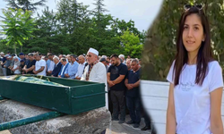 Reklam panosu altında ezilerek ölen kadın son yolculuğuna uğurlandı