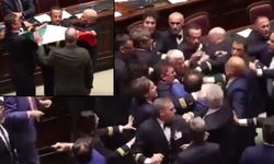 İtalya parlamentosunda İtalya bayrağı açtı, yumruklar konuştu