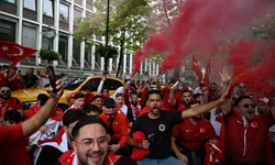 Türk taraftarlardan Dortmund'da şov