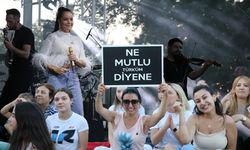 Bengü'nün Kırkpınar konserinde "Ne Mutlu Türk'üm Diyene" dövizleri