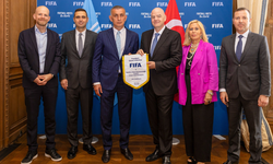 FIFA Başkanı İnfantino ile TFF Başkanı Hacıosmanoğlu Paris’te Görüştü