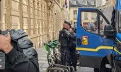 Paris'te patlama riski! Polis orayı boşalttı...