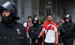 Hollanda - Türkiye maçı öncesi  Türk taraftarlar gözaltına alındı