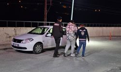 Polise silah çekmişlerdi! Gözaltına alındılar...