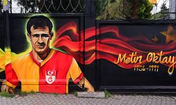 'Taçsız Kral' Metin Oktay mezarı başında anıldı!