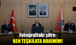 Fotoğraftaki şifre: Ben teşkilata hakimim!