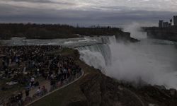 Niagara Şelalesi'nde intihar: Anne, iki çocuğuyla atladı