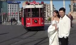 Taksim’de Çinli gelin ve damat ilgi odağı oldu