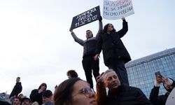 Sırbistan'da halk sokaklarda! Tarihinin en kalabalık hükümet karşıtı protestosu