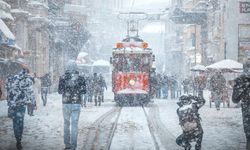 Kar engeli!  Okullar tatil, uçuşlar iptal, trafik kilit...