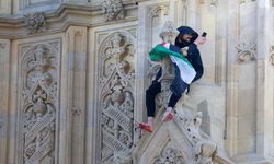 Tek kişilik tarihi protesto! Big Ben Saat Kulesi’ne Filistin bayrağı açıldı