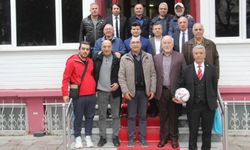 Doktorlar futbolun efsaneleri ile oynadı