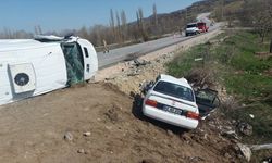 Amasya'da minibüsle otomobilin çarpıştığı kazada 4 kişi yaralandı