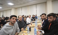 Bakan Kasapoğlu, Şanlıurfa'daki KYK yurdunda sahur yaptı