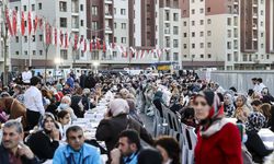 Bakan Kurum İstanbul'da kentsel dönüşüm projesi hak sahipleriyle oruç açtı: