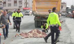 Hatay'da geri manevra yapan kamyonun altında kalan kadın yaşamını yitirdi