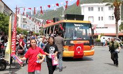 Kaş Belediyesinden 15 bin çocuğa 23 Nisan hediyesi