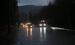 Kastamonu'da etkili olan sağanak sürücülere zor anlar yaşattı