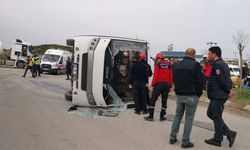 Kocaeli'de tır ile servis midibüsü çarpıştı, 20 kişi yaralandı