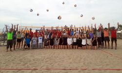 Aydın'ın Kuşadası ilçesinde plaj voleybolu semineri yapıldı