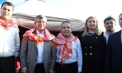 Davutoğlu ile Uysal, Uluslararası Antalya Yörük Türkmen Festivali alanını gezdi