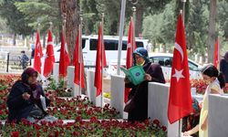 Denizli'de arife gününde şehit kabirleri ziyaret edildi