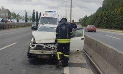 Kocaeli'de bariyere çarpan otomobildeki anne ve kızı yaralandı