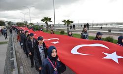 Samsun'da 1919 metrelik Türk bayrağıyla yürüyüş yapıldı