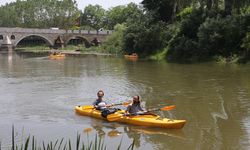 Tunca Nehri'ndeki çöpler, kanocuların da yardımıyla temizlendi