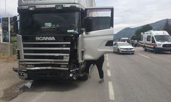 Burdur'da tırla çarpışan otomobildeki 1 kişi öldü, 1 kişi yaralandı