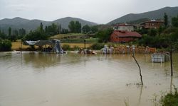 Çorum'un Osmancık ilçesinde şiddetli yağış etkili oldu