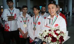 Dünya şampiyonu Muaythai Milli Takımı yurda döndü