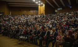 Eğitim hayatlarında ayrılmayan ikizler tıp fakültesinden de birlikte mezun oldu