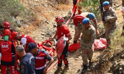 Muğla Valisi Tavlı yangın bölgesinde çalışan yer ekiplerini ziyaret etti